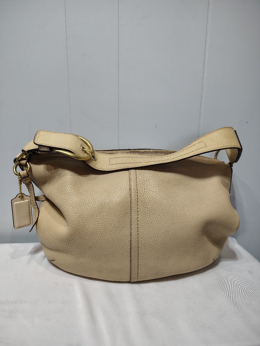 Coach Soho Hobo Bag 11839 Beige Cream Pebbled Leather Buckle Shoulder Tote